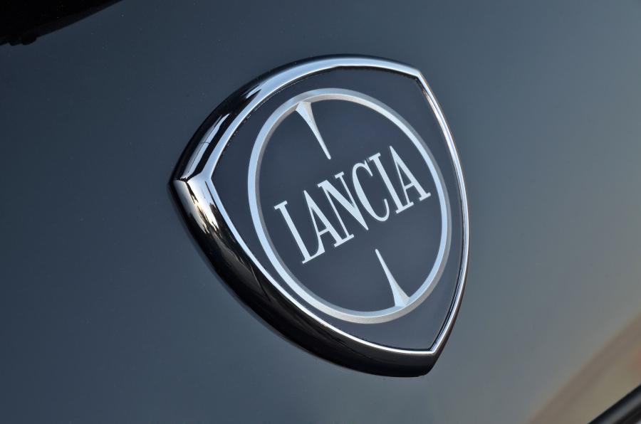 Логотип Lancia Ypsilon 30th Anniversary (846) 2015 года  (фото 18 из 22)